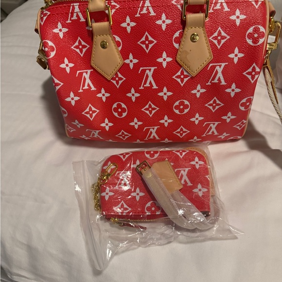 Stylish Red Designer Handbag Set p9 - Picture 2 of 2